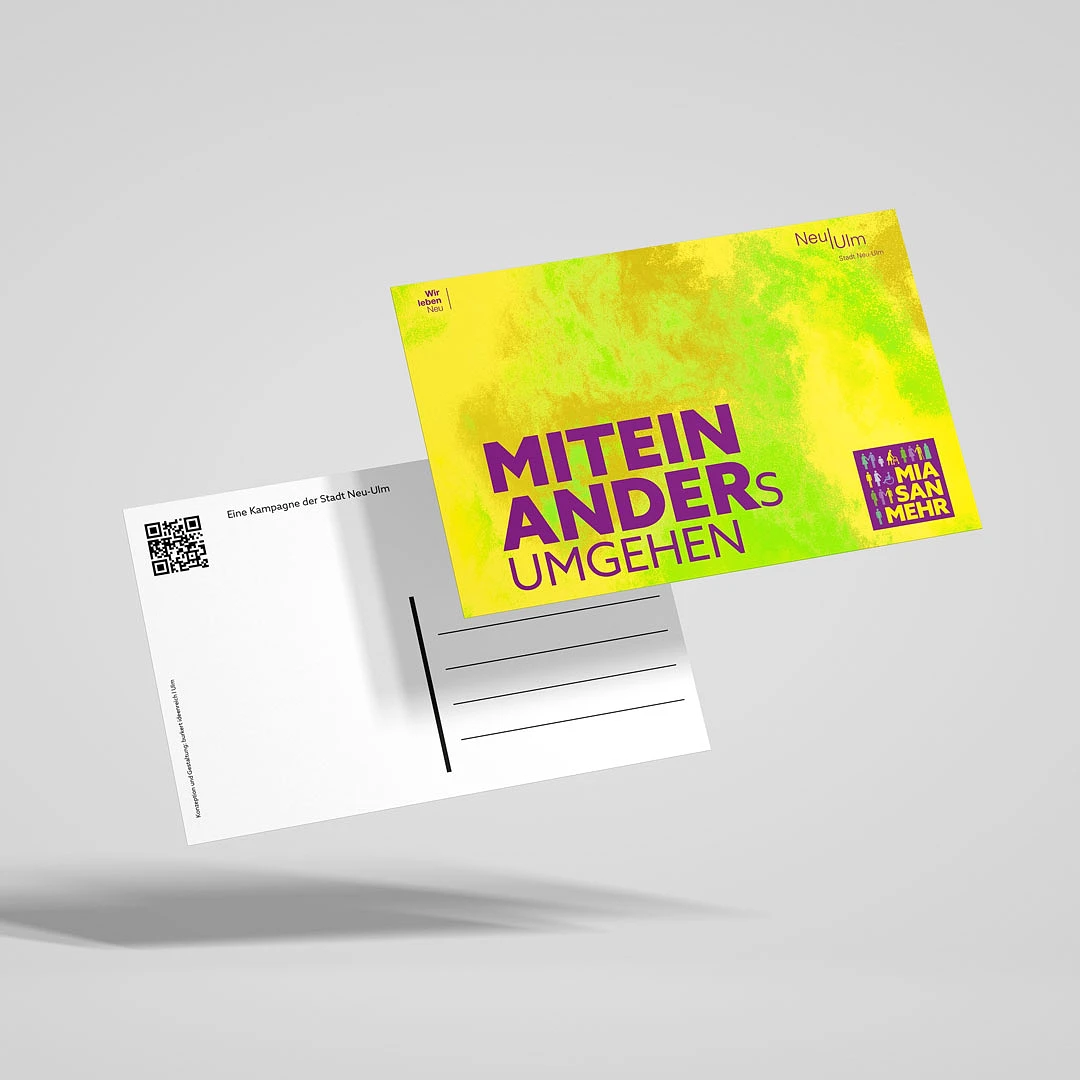 postkarte der kampagne mit dem aufdruck »miteinanders umgehen« auf grünem aquarellgrund